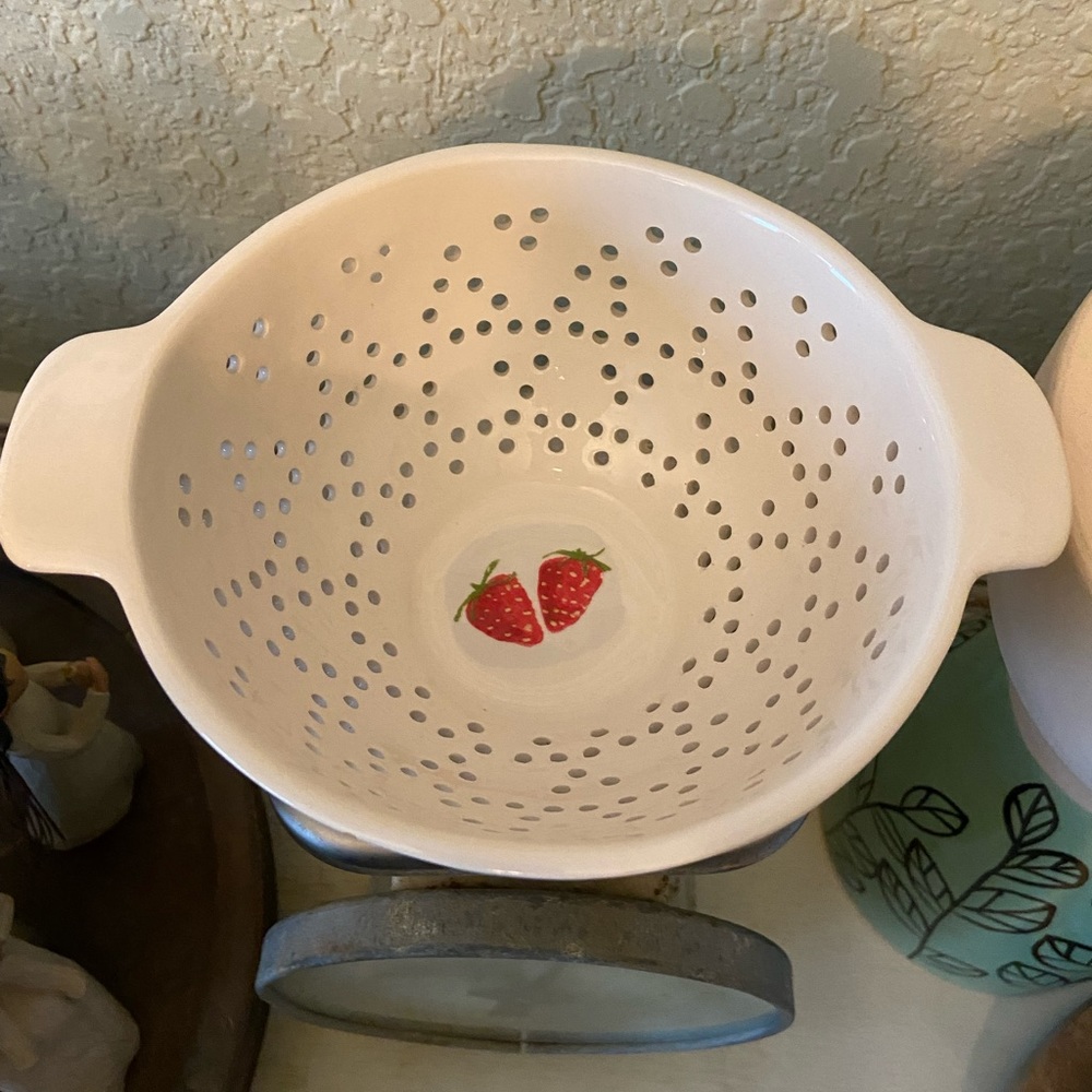 Very RARE Rae Dunn strawberry colander
